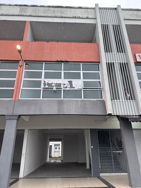 Affordable 3 Storey Shophouse at good location photo 1