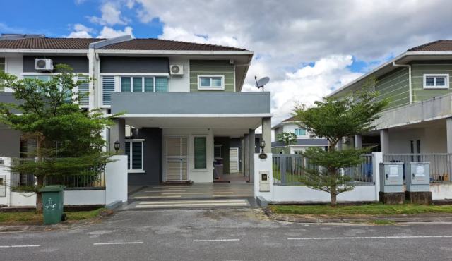 Double Storey Terrace Corner House photo 1