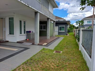 Double Storey Terrace Corner House photo 2