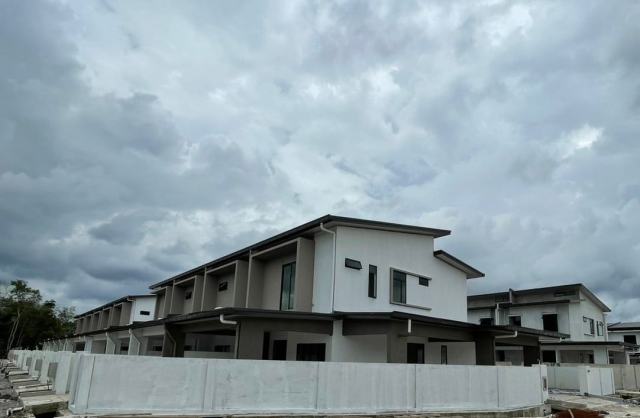 Corner Lot Brand New Double Storey @ Kuching City Mall- long car porch photo 1