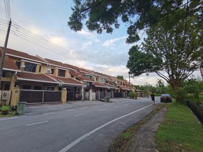 Stutong Tabuan Jaya Double storey house for rent photo 2